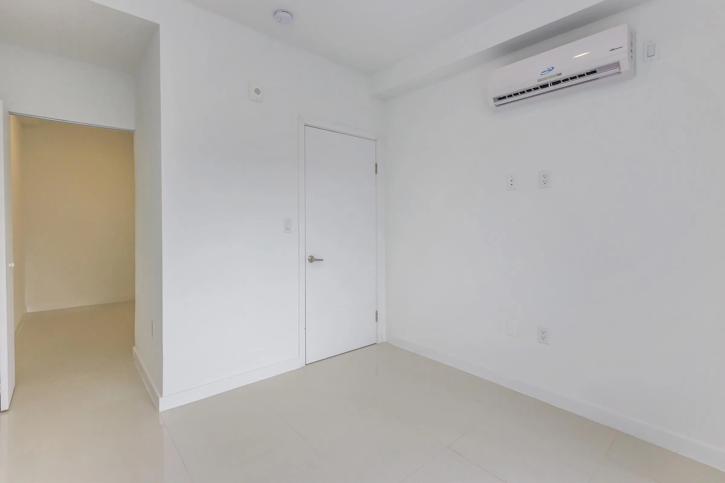 Model C 1BR bathroom at Modern Towers